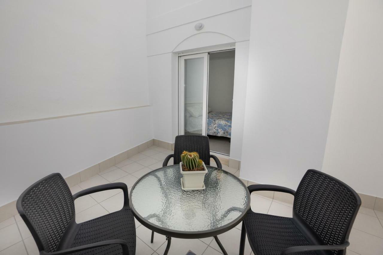 Apartamentos Mombasa 1 Planta Нерха Экстерьер фото